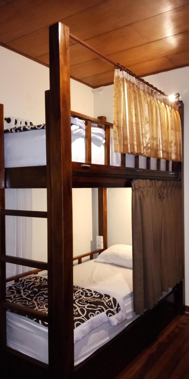 Medal Jaya Hostel & Room Lembongan Buitenkant foto